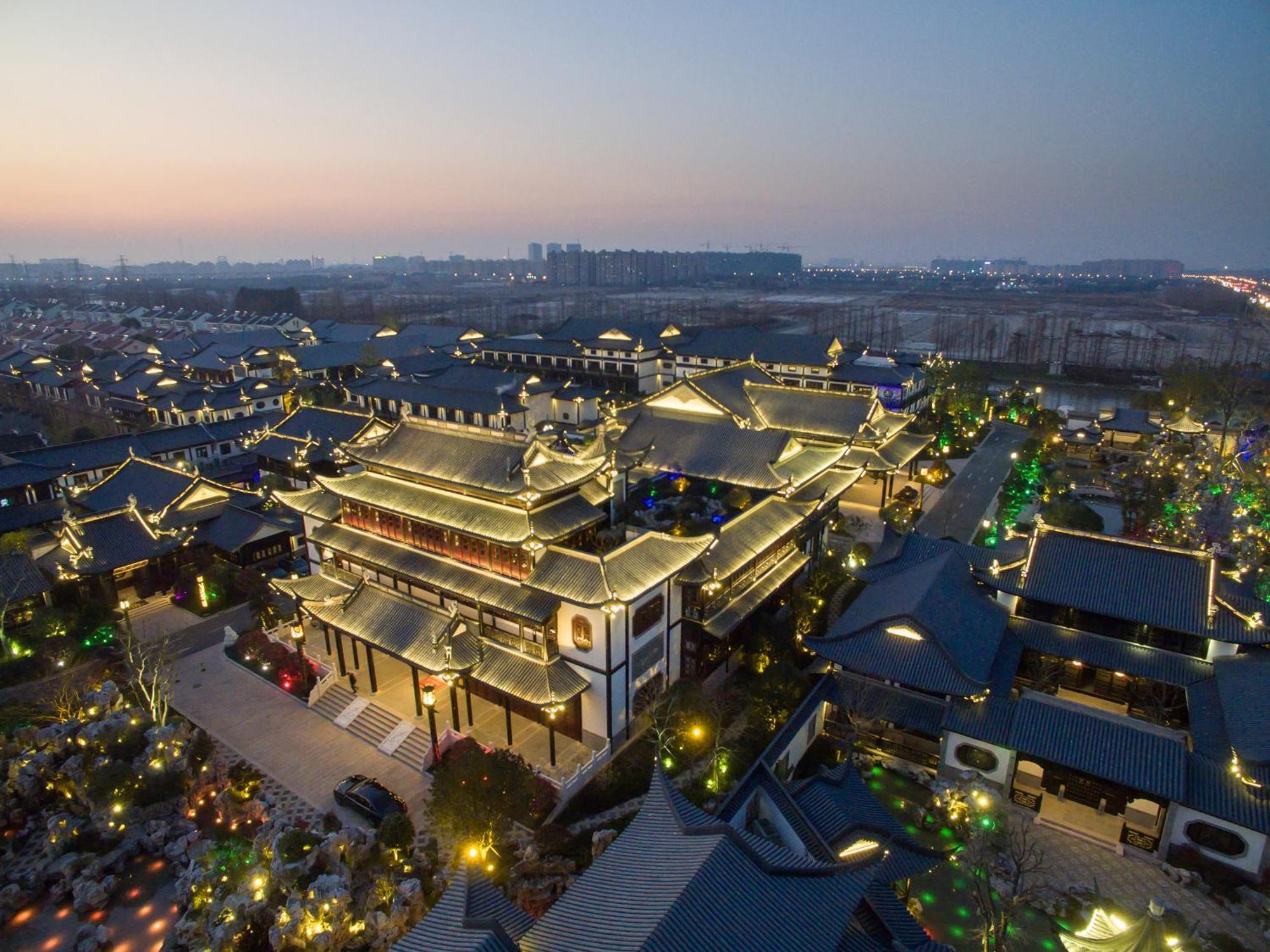 Royal Garden Hotel Shanghai-Free Shuttle To And From Disney & Pvg & Close Metro Line2 Easy To Sha New Expo Exterior foto