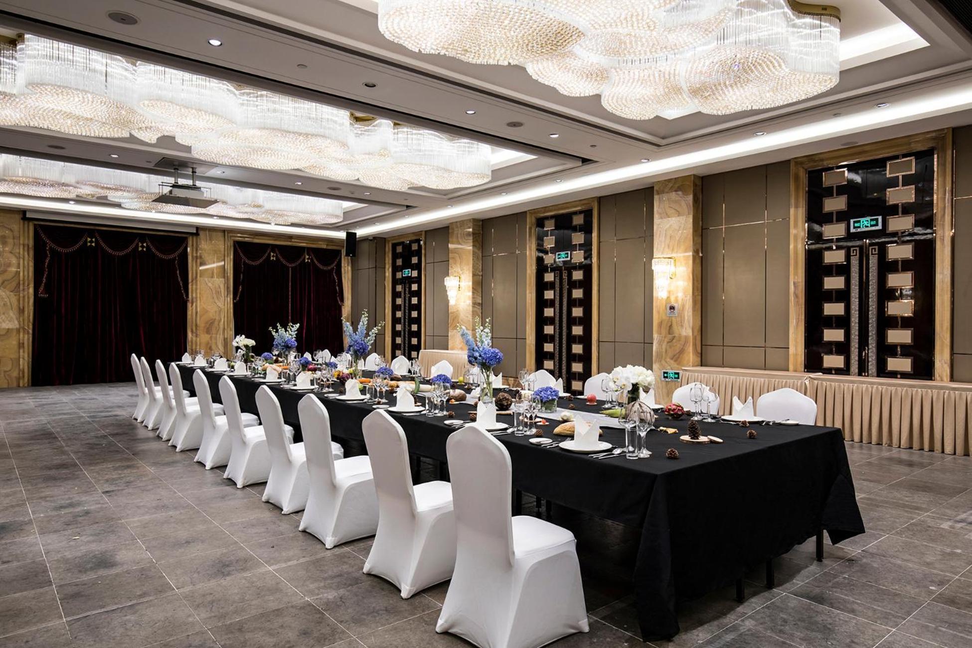 Royal Garden Hotel Shanghai-Free Shuttle To And From Disney & Pvg & Close Metro Line2 Easy To Sha New Expo Exterior foto